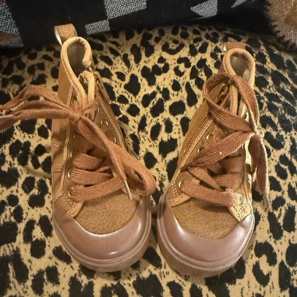 GAP Brown Sneakers with High-Top Design and Soft Material